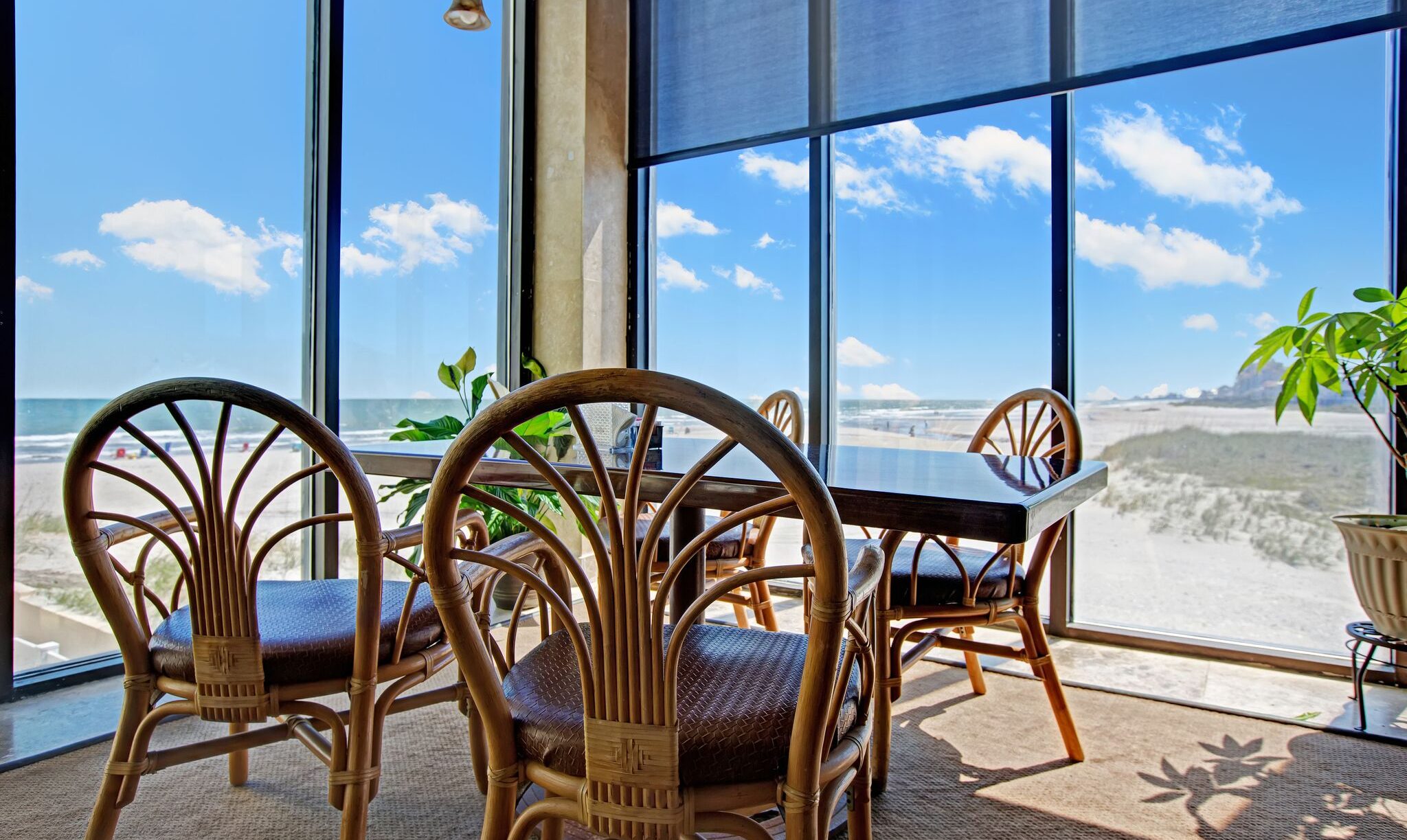 Sun N Sands Oceanfront Restaurant & Bar
